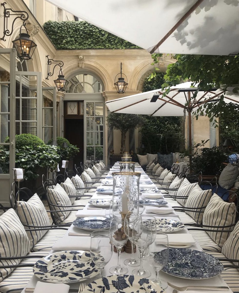 - Ralph Lauren Paris 6 : le décor est juste trop mignon pour manger ou prendre un verre entre amis ou (pour un date on vous connaît) c vraiment cosy