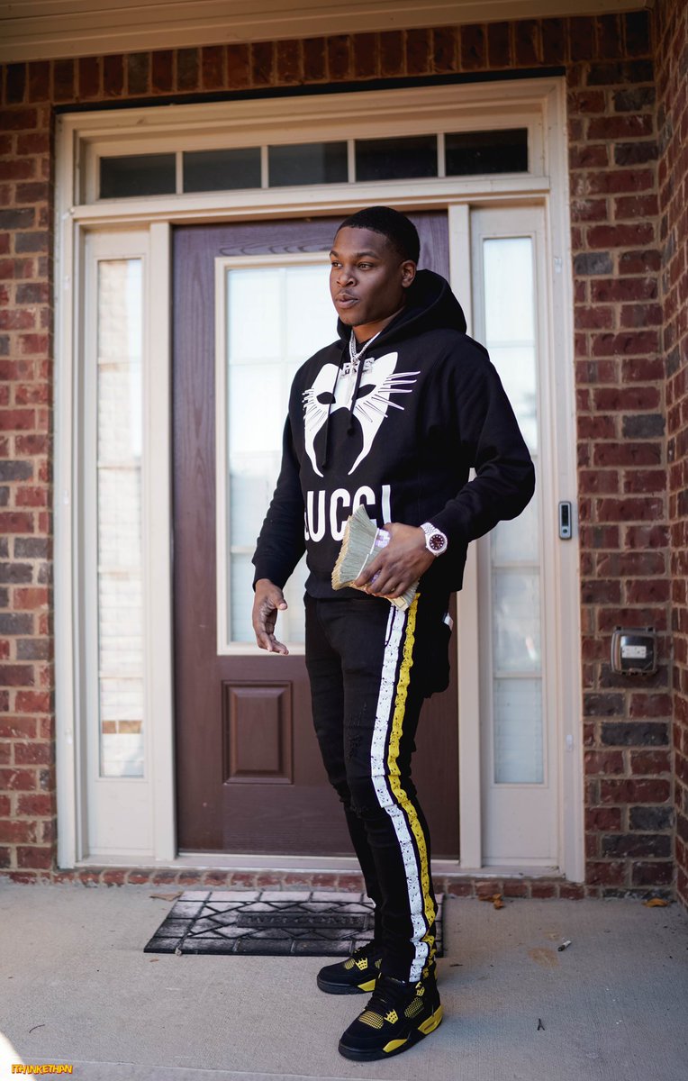 KennyMuney__'s tweet image. All i learned was buy some drip and sell some dru🤭🙊...naaww let me not say that i heard about the rap police in this industry😂