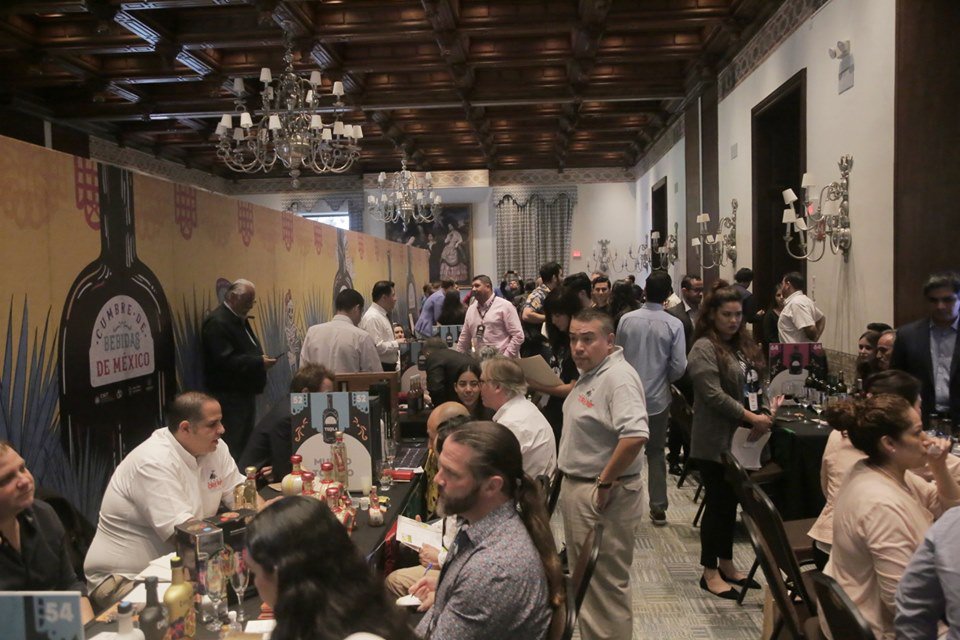 SedecoJalisco's tweet photo. El 19 y 20 de noviembre se lleva a cabo la Cumbre de Bebidas de México, en Tequila, Jalisco, con la participación de 120 empresas de México y 50 compradores de varios países. Entérate de los detalles: https://t.co/1WC8KK03eG https://t.co/WAAwA1WtjM