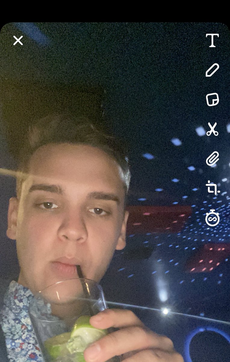 _kolecarter's tweet photo. Describe yourself ONLY with pictures you have, you CANNOT search or download new pictures https://t.co/hXgaWWIxn0