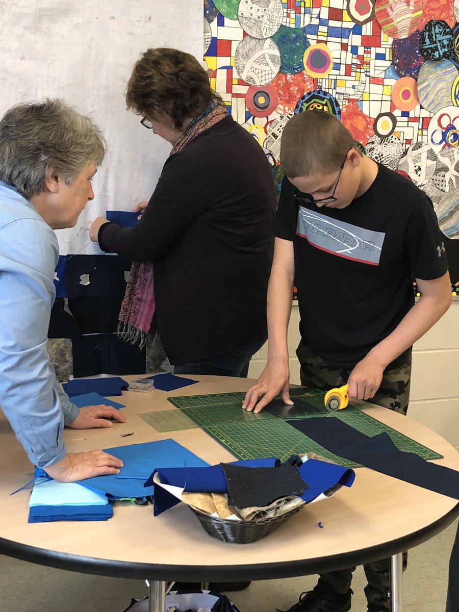 angiemiller222's tweet image. The @AJCharbonneauPS art quilt is beginning to take shape - thanks to our #learningpartnership with the Arnprior Quilt Guild, as well as Sew Inspired.  Stay tuned for weekly progress updates! #inspiredlearning #experientiallearning #RCDSBArts #letssew