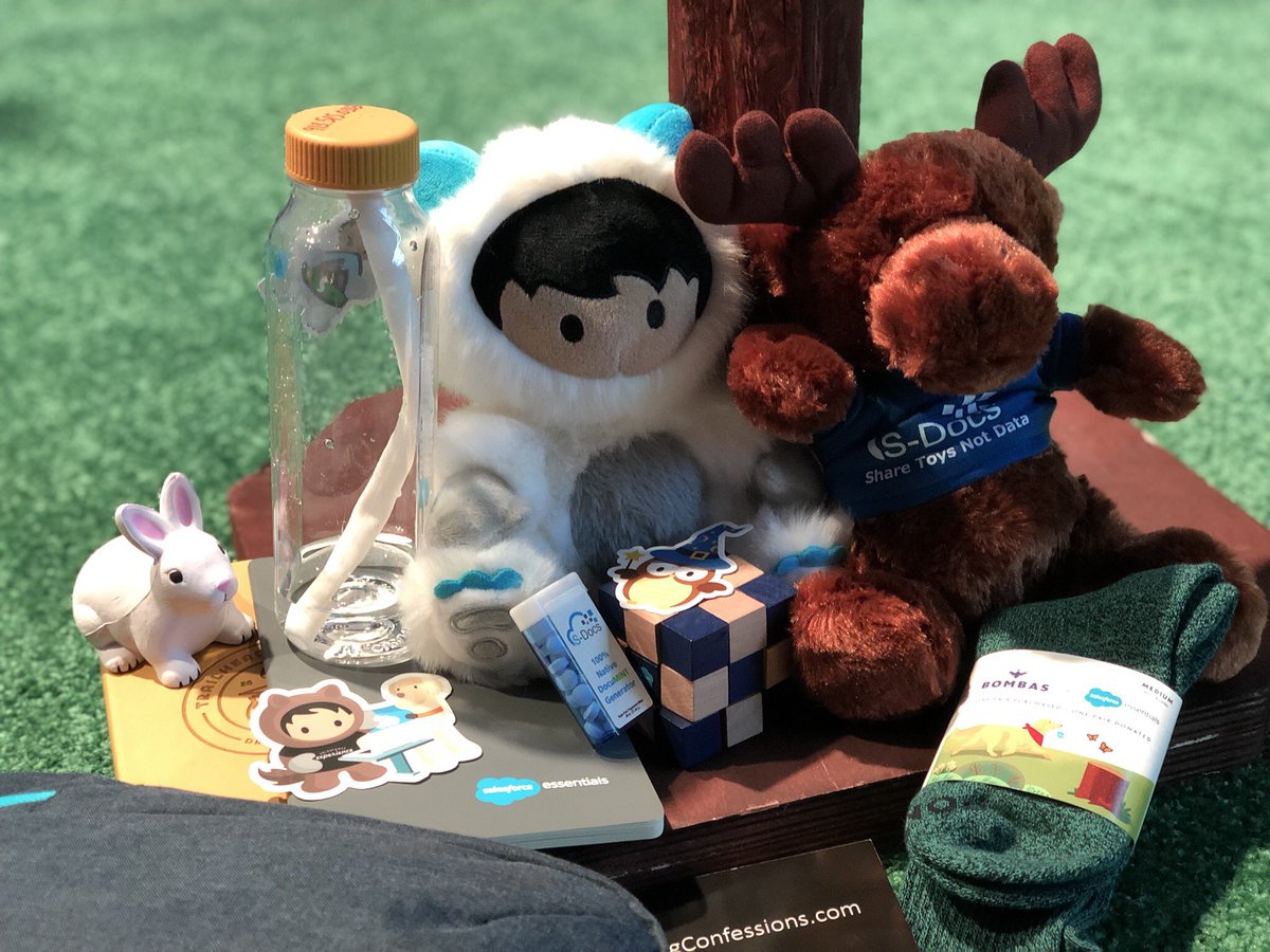 JackieSFDC's tweet photo. Working on my #swagforce game @Dreamforce #df19 https://t.co/moEz1S6Kpg
