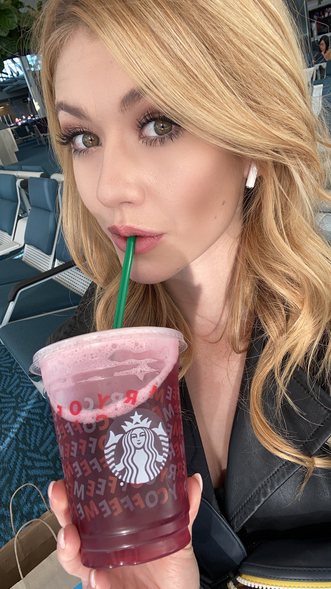 EJxMoF6W4AUdQTd?format=jpg&name=4096x409