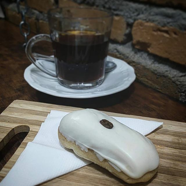 Novidade na True! Éclair de Cappuccino com cobertura de chocolate branco. Vem correndo provar que é edição limitada. ift.tt/2O2XHN2