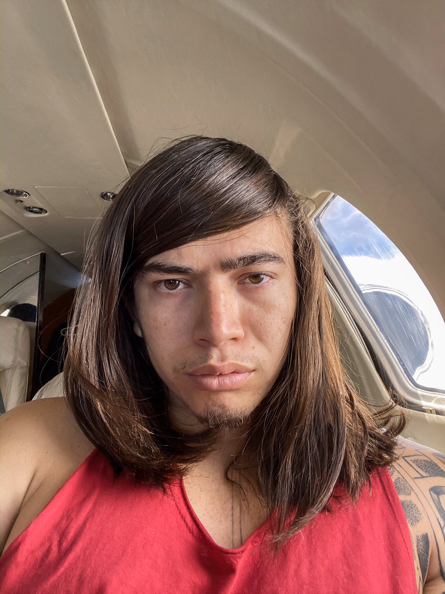 whindersson's tweet image. Entre razões e emoções....