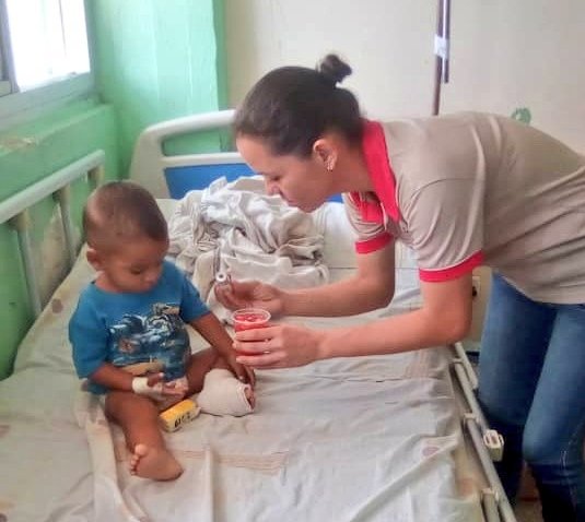 NinoSimonGuaric's tweet photo. #Hoy Desde el aula hospitalaria del #HIRB 🏥 se celebró El Día de la alimentación 🍎🍉🍍🍊  con una deliciosa tizana 🥤 para el disfrute de los niños, niñas y representantes 
#DialogoPorVenezuela 
@NicolasMaduro 
@ConCiliaFlores 
@FNNSimon 
@josemvasquez 
@faby_decordova1 https://t.co/aulYylMFaC