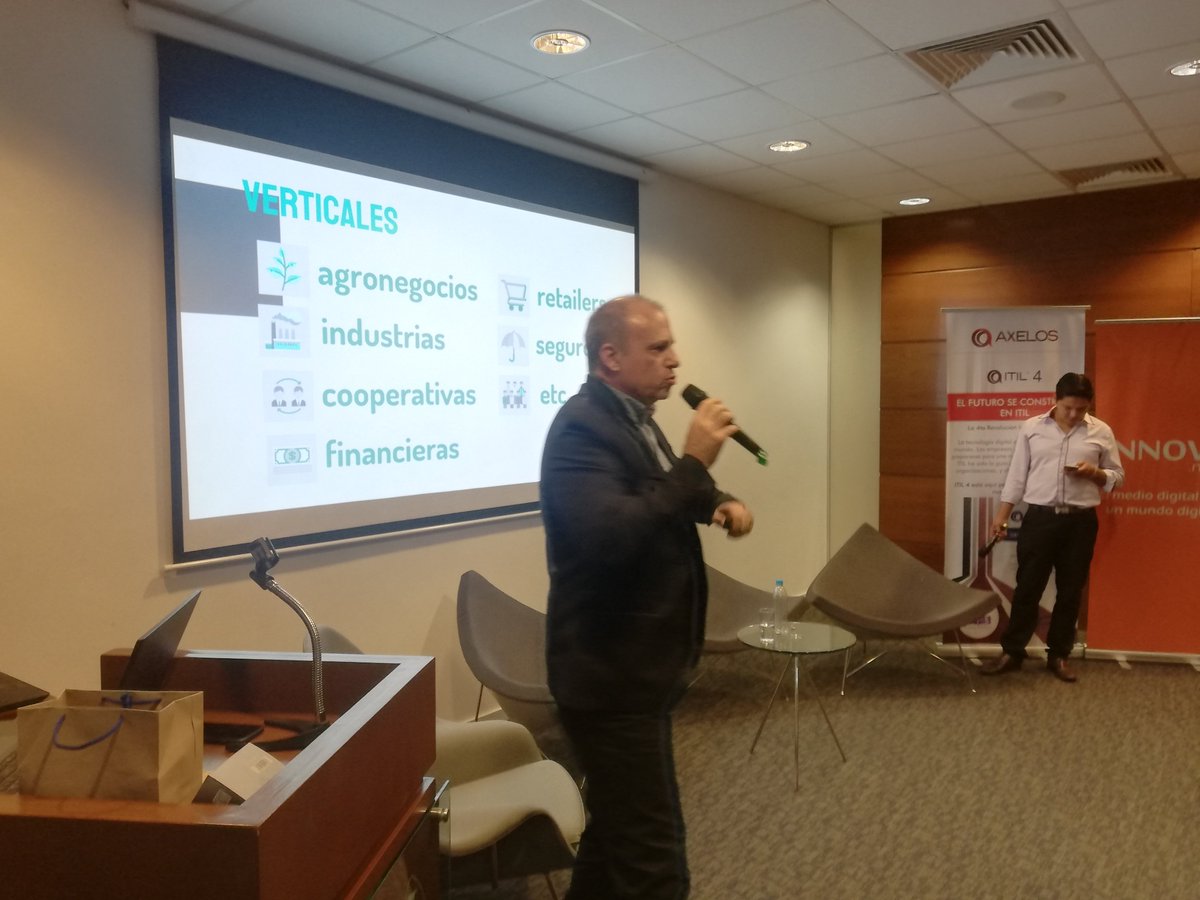 innovanews_'s tweet photo. El director de @digipar @carlosniz nos cuenta que han logrado una expansión hacia el interior, que hoy pasó del 10% a más del 35% dentro de la participación de su volumen de negocios. "Estamos contribuyendo con el desarrollo del agro, la industria", indicó en #PyINNOVA https://t.co/crHSTkUmeL