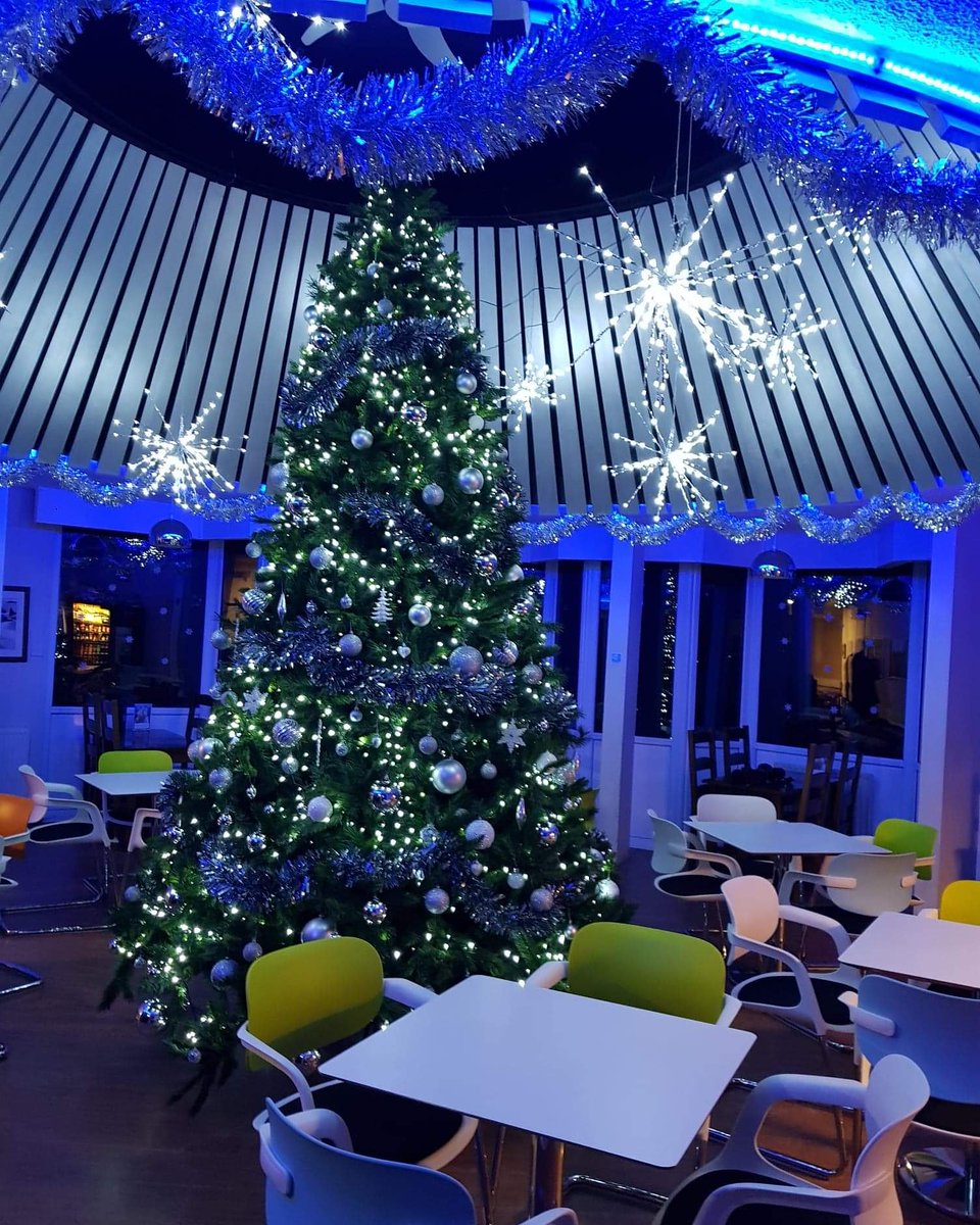 It's beginning to look a lot like Christmas at the Round House Hub &amp; Cafe #WalneyIsland 😍🎄✨