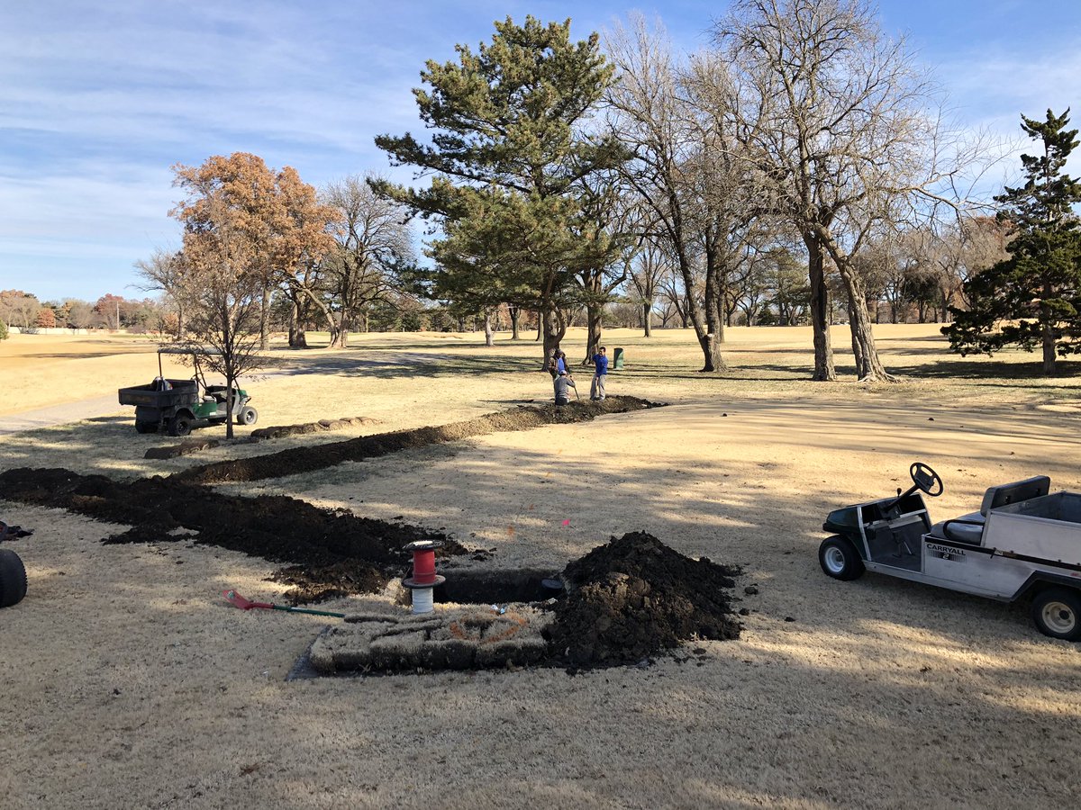 CRgreenside's tweet photo. The turf team is taking advantage of this great weather.  Drainage on #9 and irrigation on #15 Black tee.   

#TweetForTheMembers #SandMan #Projects #OneDreamOneTeam #SuperViews https://t.co/31LmP9Bk9L
