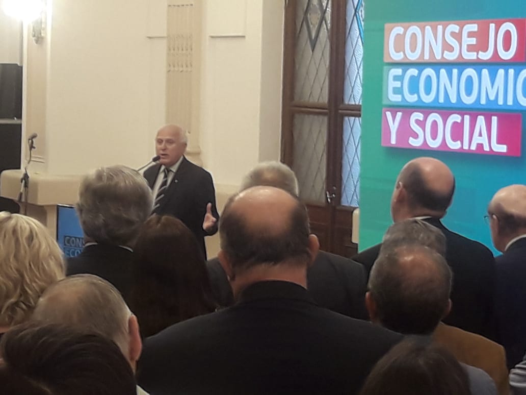 Santa Fe nuevamente se destaca: la gestión de <a href="/MiguelLifschitz/">Miguel Lifschitz</a> logró conformar un Consejo Económico y Social donde todos los actores sociales se sientan en una mesa a construir una mejor provincia.
La prueba irrefutable de que es posible una política de diálogo y consenso.