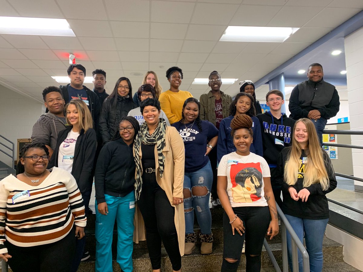 MsLogan6's tweet image. Today 22 Durham Public School high school students came to share their experiences transitioning from middle to high school. Days like today remind me why i do what I do. I am fulfilled. #wearedps #anotherdayinthebullcity