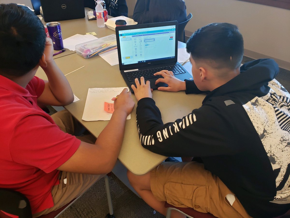 CigarroaMSLISD's tweet image. Bulldogs representing at GEAR UP STEM and Coding Camp.
#SouthsidePride #CigarroaMiddleSchool 
#STEMrules #Codingthefuture
#GEARUPworks