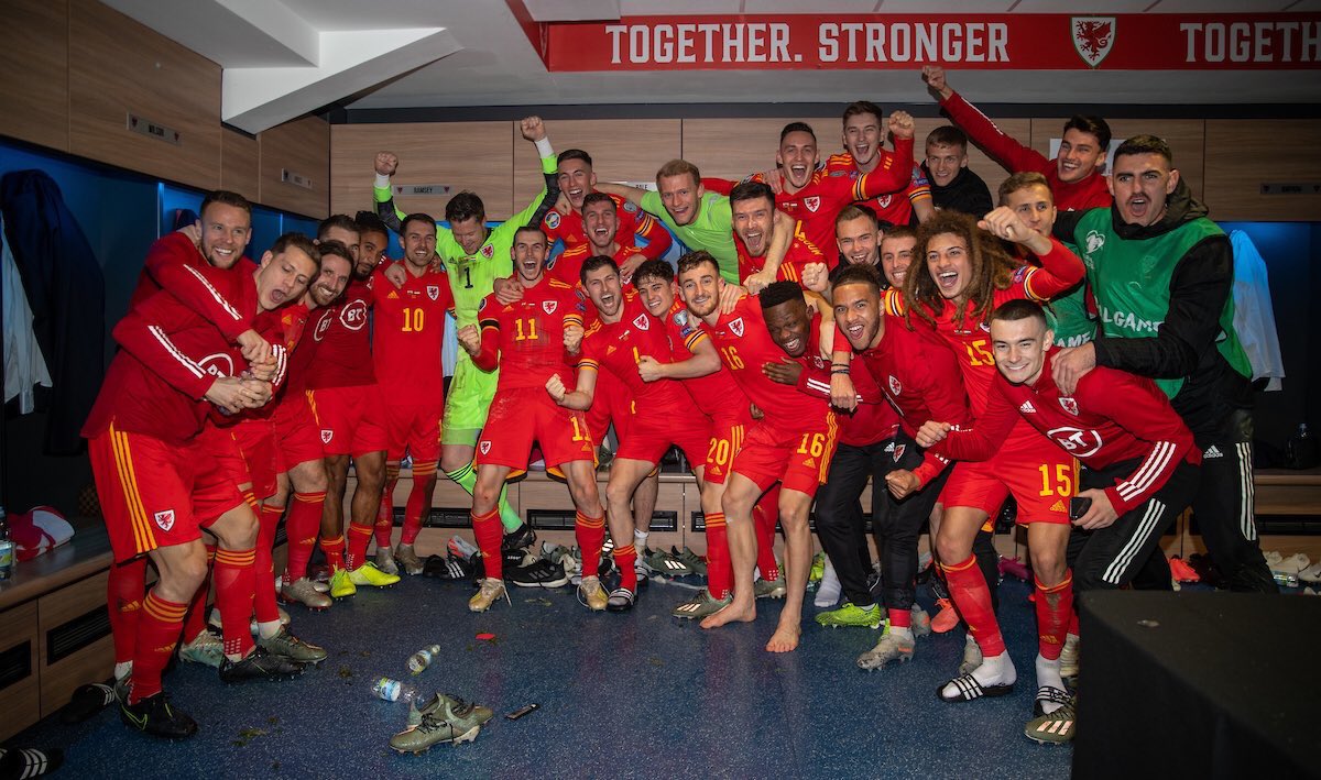 Things you love to see... #Euro2020 🔥🐉❤️