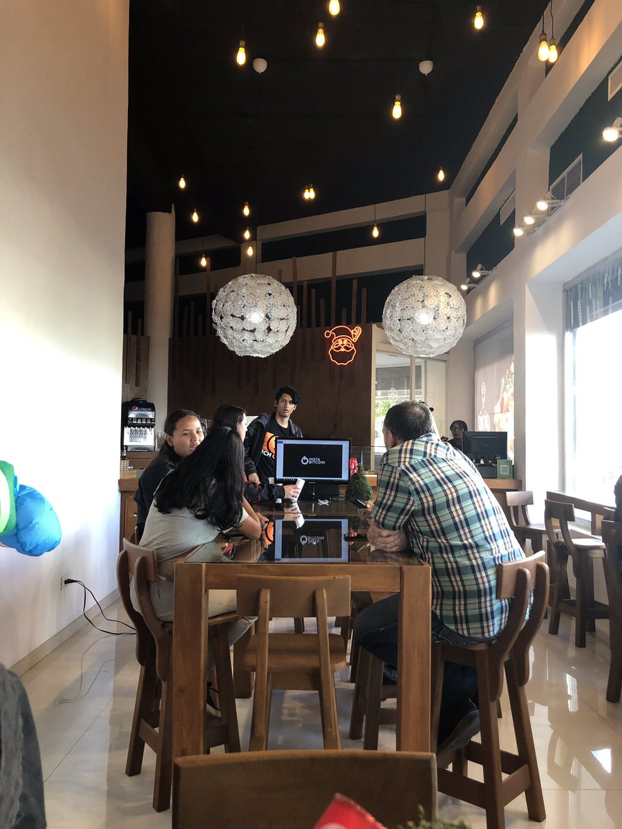 cypherbits's tweet photo. 🔥 A new meetup of Bitcoin Cash in Maracaibo, Venezuela where we invited new merchants to teach them about BCH and cryptocurrency 🇻🇪 #bitcoincash #bch #meetup #maracaibo https://t.co/3O2eVNd6s0