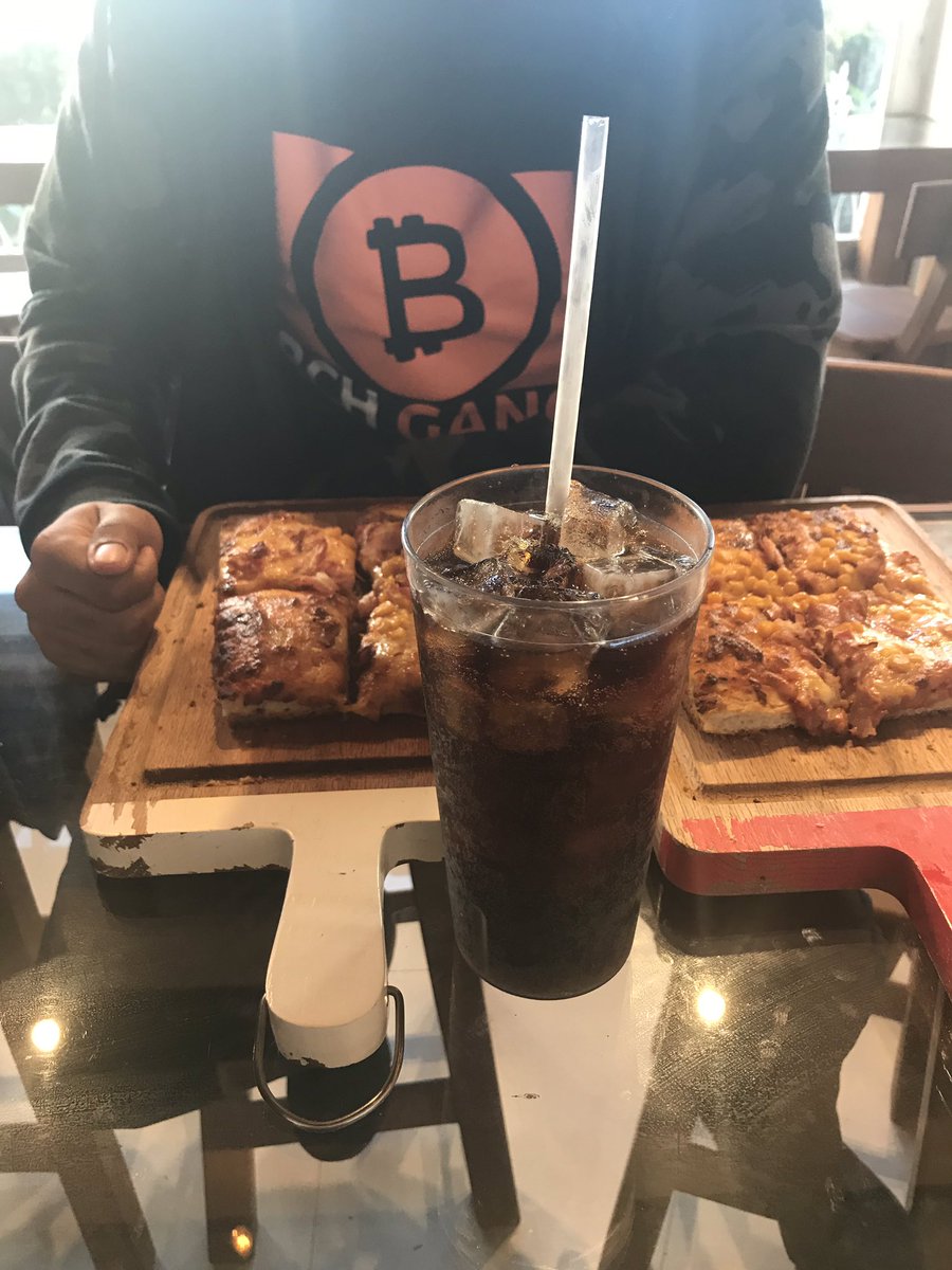cypherbits's tweet photo. 🔥 A new meetup of Bitcoin Cash in Maracaibo, Venezuela where we invited new merchants to teach them about BCH and cryptocurrency 🇻🇪 #bitcoincash #bch #meetup #maracaibo https://t.co/3O2eVNd6s0