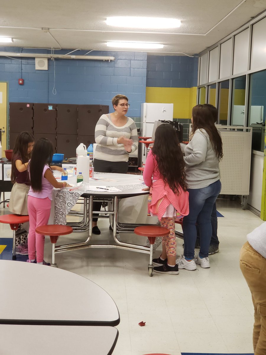 jaimeguillory3's tweet photo. @shearnlions @MagalyMiranda21  @CaitArzu  @GemBaez #mathandsciencenight https://t.co/Xh63VQkjRf