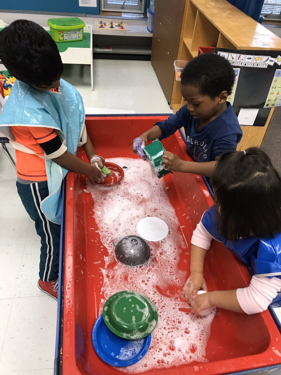 ECEFrancescaP's tweet photo. We are working on expanding our pretend play schemes. This week: pretending to wash dishes. Perfect for the sensory table! #NTDSEmpowers @ntdse https://t.co/qmGVT1VRsD