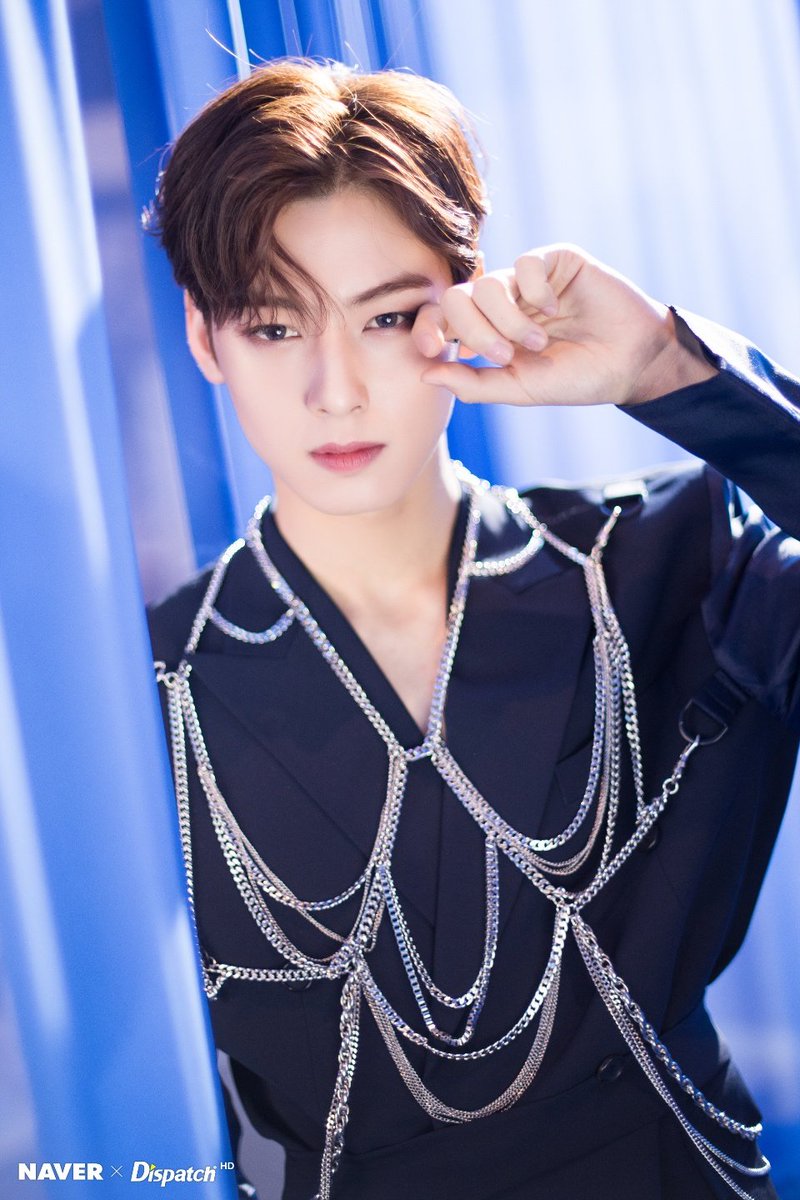 grin_with_ew's tweet photo. 디스패치 HD포토 📸
 📖 https://t.co/QXDXbWf6T6
D-day 🔥

#아스트로에게_날_던져_BlueFlame
#아스트로 #ASTRO #차은우 #이동민 #CHAEUNWOO #로하수호 #アストロ #チャウヌ #ウヌ #BLUEFLAME @offclASTRO https://t.co/rvtRb9HZS5