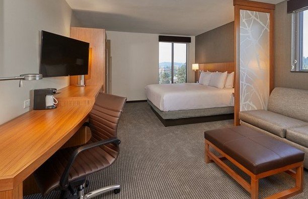 TheTravelSchmo's tweet photo. Hyatt Place Eugene, OR officially the most comfortable #hotel bed ever! Plenty of pillows also the shower was amazing! The ONLY place to stay in #eugene #sociamediapromo #besthotel #hotelsandresorts https://t.co/E0vogQHvdg