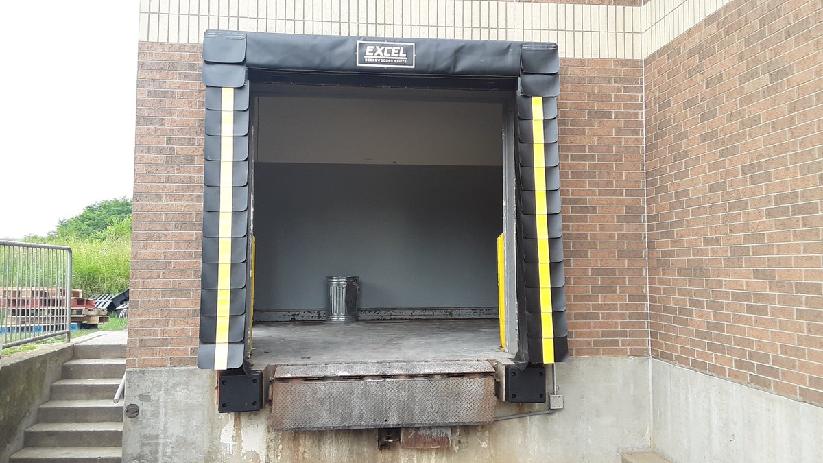 LoadingDocks's tweet image. #loadingdock weather seal pads in Ashtabula, OH. Just in time for winter! Call us 855-951-4499 or visit us online at shop.excelsolutions.com