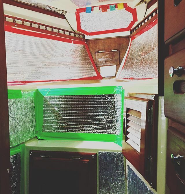 aliwisch's tweet image. F U winter. #liveaboardlife #bostonwinter #insulationinstallation #alionaboat bit.ly/343EujM