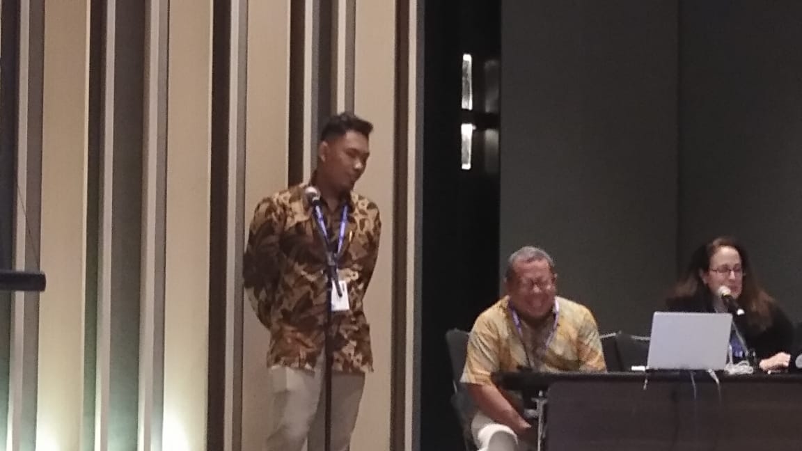 pak <a href="/onnowpurbo/">Onno W. Purbo</a> gandeng tim <a href="/puspindes/">PUSPINDES</a>  presentasikan 'internet (211) desa' di <a href="/PemkabPemalang/">PemkabPemalang</a> pd ajang  #IETF  Singapore. 
Terima kasih pak <a href="/onnowpurbo/">Onno W. Purbo</a> dan bang <a href="/AndriJohandri/">Andri Johandri</a> dkk.