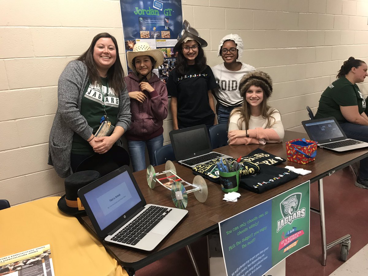 msgmakeshistory's tweet photo. Yesterdayโs 5th Grade Course Card Night was awesome! So grateful that I had amazing help from these GT students who were able to answer student and parent questions about Jordan GT. @NISDGTAA #JordanMSLegends #FlyingVees #JordanGT https://t.co/7g4Bc9QT3r