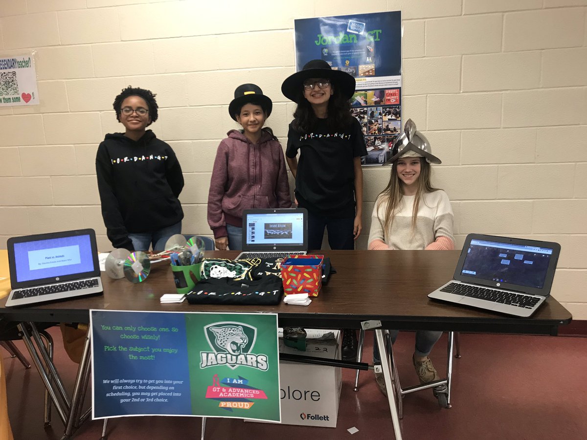 msgmakeshistory's tweet photo. Yesterdayโs 5th Grade Course Card Night was awesome! So grateful that I had amazing help from these GT students who were able to answer student and parent questions about Jordan GT. @NISDGTAA #JordanMSLegends #FlyingVees #JordanGT https://t.co/7g4Bc9QT3r