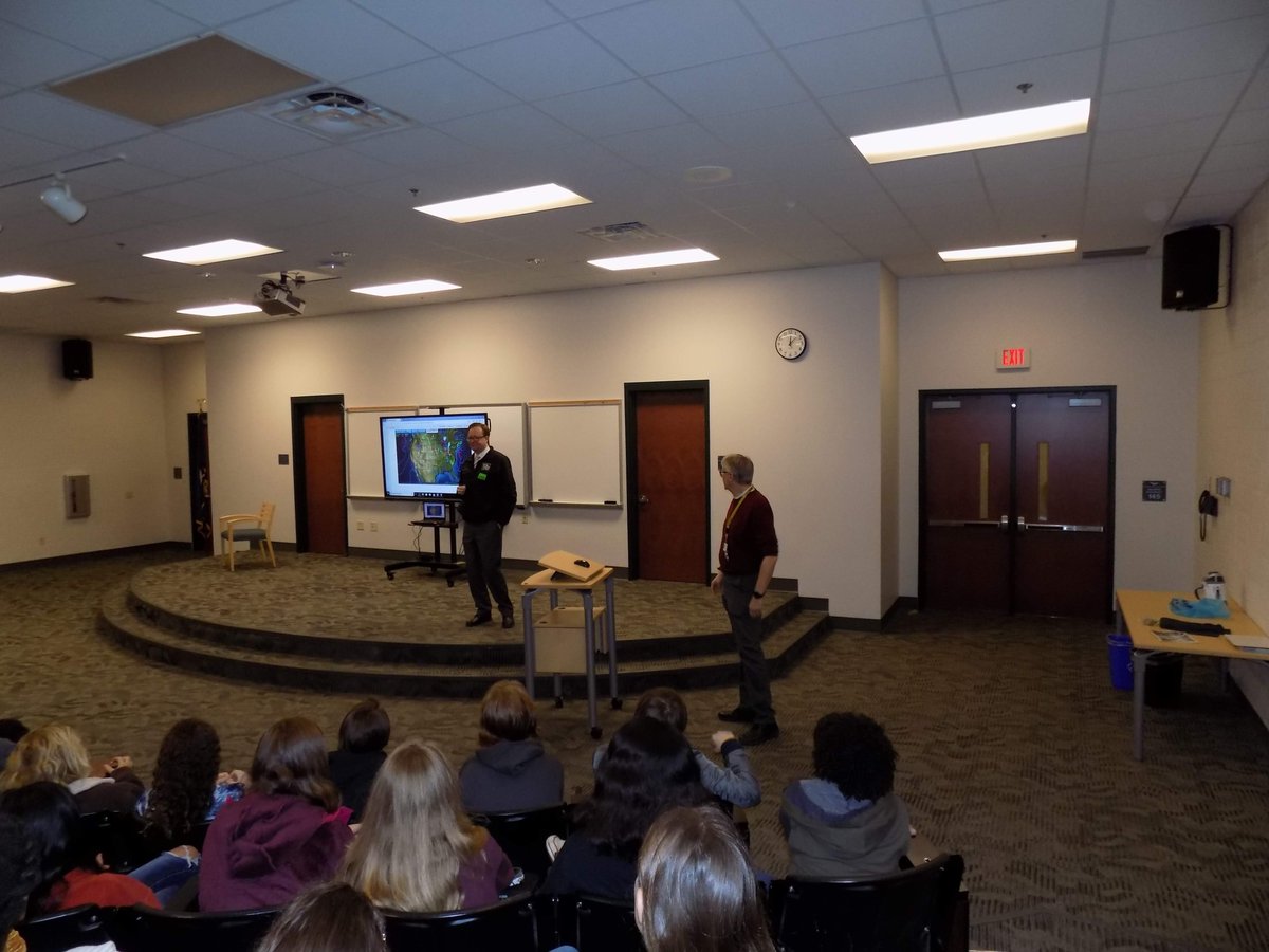 longjv757's tweet photo. VBMS Earth Science welcomed WVEC's Evan Stewart for a discussion on meteorology! https://t.co/ah2Ot9xJlr