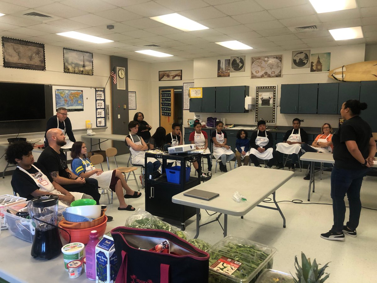 Week 3 is in the books! 

Ingredients included @FoodShuttle + @CookingMatters + @greenpandafarms + @ChathamMiddle + our extra special #volunteers 

We made chicken stir fry, fruit and yogurt smoothies, and fresh garden salads!

Couldn't have had more fun! #allinforkids #silercity