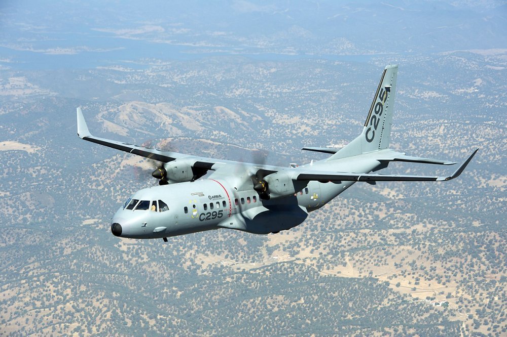 #DubaiAirshow: according to the head of marketing at Airbus, India is close to signing the contract for 56 #C295 transport aircraft. They will replace the current HS748 fleet (Image: Aibus). #C295 #Dubai2019 #dubaiairshow2019 #Dubai #aviationdaily #aviationlovers #avgeek #avgeeks