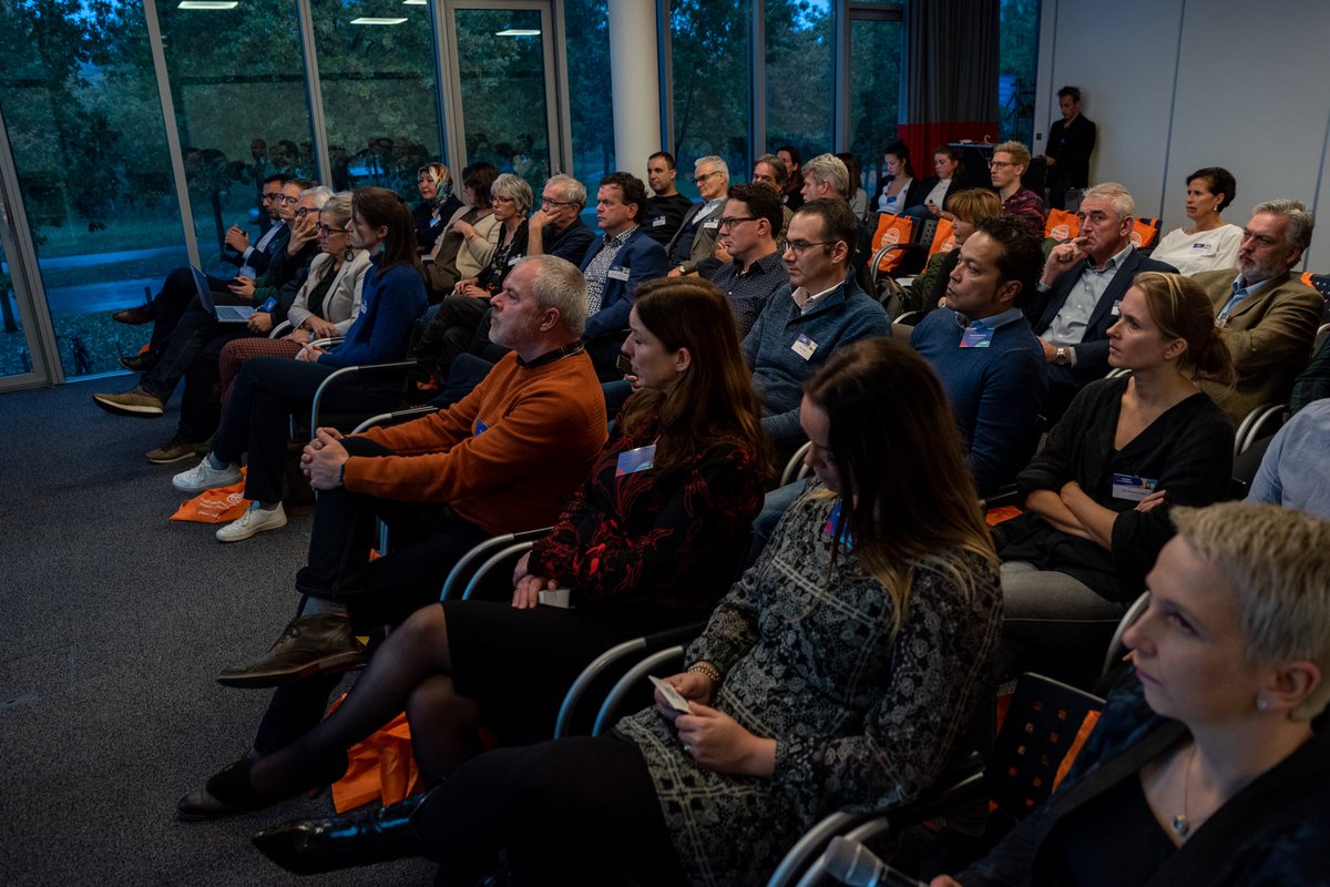 MpanzuBamenga's tweet image. Hoe loop je geen talent mis op de werkvloer?

Tijdens deze mooie bijeenkomst van #Verderkijkers gaf ik een lezing met praktische handvatten, tools en do’s &amp;amp; dont’s van inclusief HR-beleid voor MKB’ers om Diversiteit en Inclusie op werkvloer te realiseren.

#incleaders #openhiring