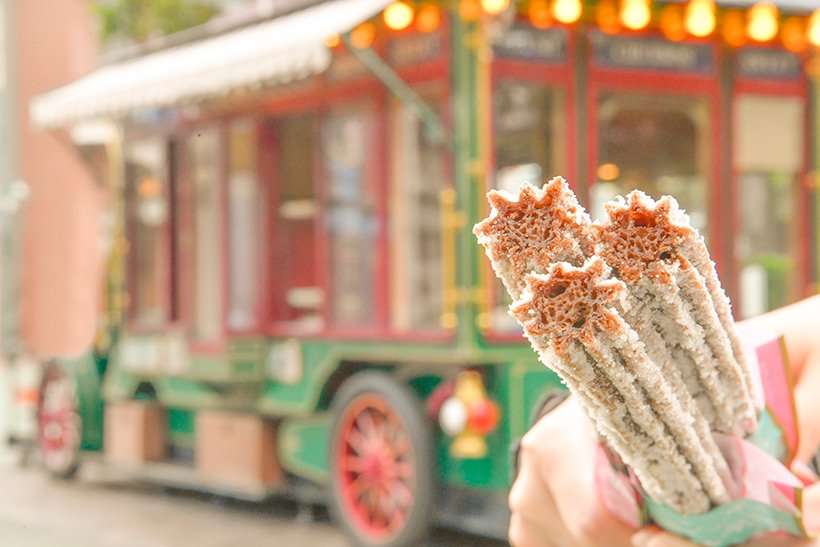 東京ディズニーリゾートpr 公式 クリスマス時期の定番 チョコレートチュロスが今年も登場 雪のようなホワイトチョコシュガーをまぶしています T Co Kalalevmit おやつディズニー ディズニークリスマス T Co Pukmdbzl5y Twitter 東京ディズニーリゾートpr 公式 クリスマス時期の定番 チョコレートチュロスが今年も登場 雪のようなホワイトチョコシュガーをまぶしています T Co Kalalevmit おやつディズニー ディズニークリスマス T Co Pukmdbzl5y Twitter