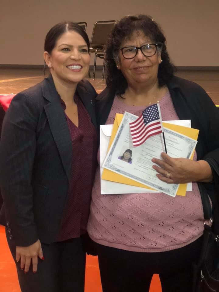 Esmeralda_Soria's tweet photo. The cultural diversity in our country is our strength! #72Countries #NewUSCitizen https://t.co/03QEoJYt5p