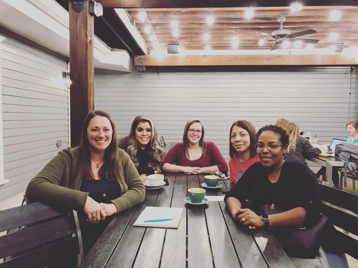 ljurkash's tweet photo. Tonight I met with some KD moms to talk all things Christmas! 🎄🎅🏽🤶🏼🎄So grateful for parents who are ready to take over Christmas in kindergarten!! 🙌🏼🙌🏼🙌🏼 #kdrocks @hachienorthside #yesyoucan #grateful https://t.co/9LRdZXCawh