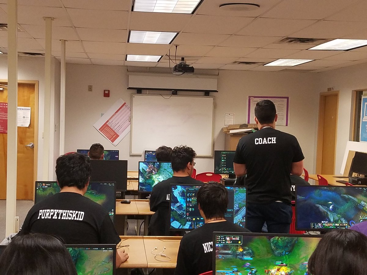 LoL game time! Bonecrushers are at it again🖥🖱 <a href="/Sparks_Interest/">Marcy Sparks</a> @SHSflagship <a href="/APena_CI/">Adam Pena</a> <a href="/ry_garcia12/">Ryan Garcia</a> <a href="/KKesler_SHS/">Kevin Kesler</a>