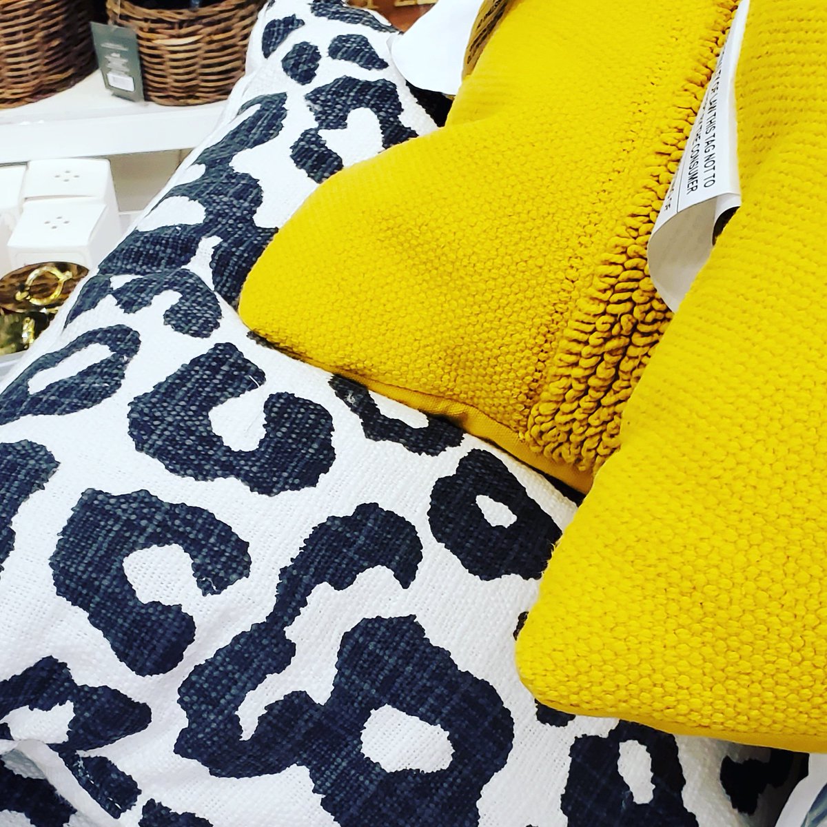daniela_nuila's tweet photo. Bold and bright patterns and colors are my choice for my next client!

#interiordesign #miami #coconutgrove #lovedesign #designer #leopard #throwpillows #designingwithcolor #designing https://t.co/bDhL2mSyDi