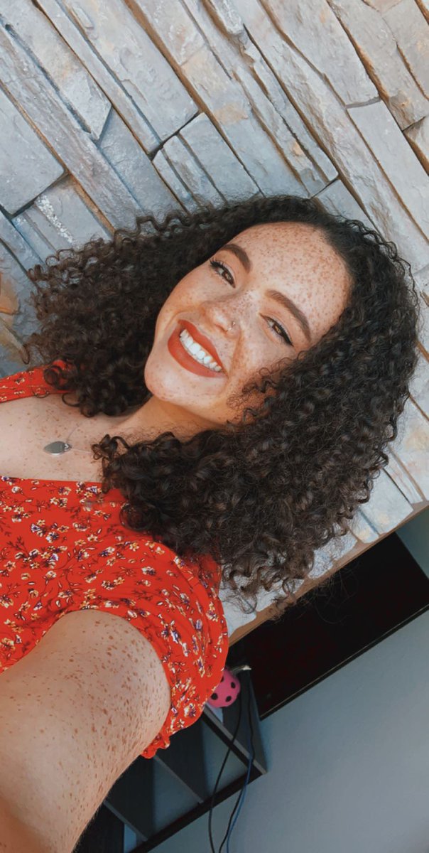 Bigbootyjuuddyy's tweet image. Curly me vs straight me👋🏼