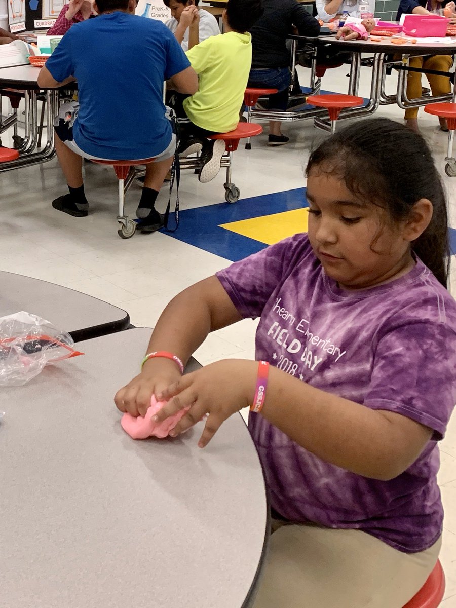DroscheTeach's tweet photo. Such a great time tonight at Math &amp; Science Night.  Thanks to everyone who came out! #shearnstrong #buildinguplearners #hisd https://t.co/9964NvCfu6