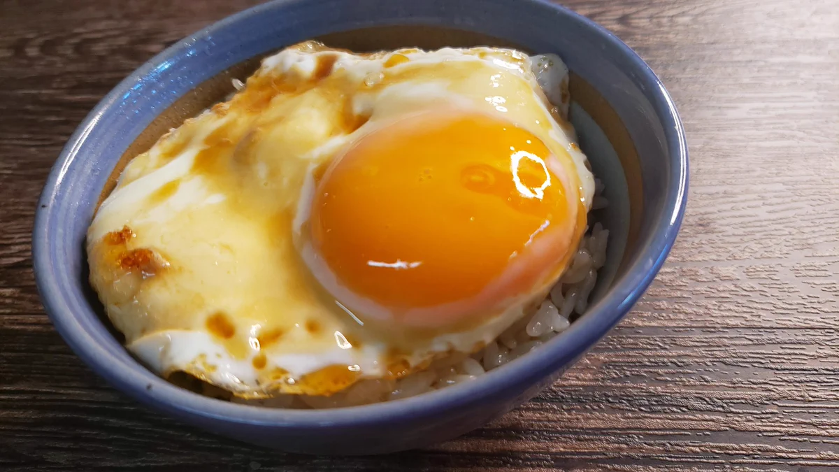 超シンプルながら美味い！？「つゆだくたまごめし」の作り方！