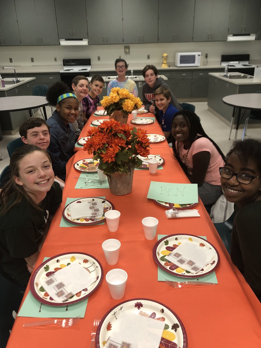 SrsenStrategies's tweet photo. WMS first annual Best Buddies  Friendsgiving!! Thank you Mrs. Sellenriek for hosting! Everything was amazing, and we are Thankful for you! https://t.co/kUYzGG9JxW