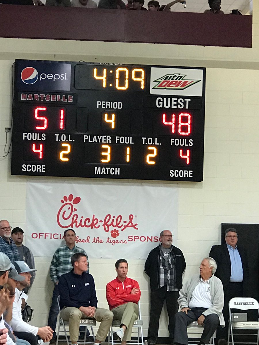 DJLBattles's tweet photo. This gym is wild! #beatAustin #ourstudentsectionrocks @hartsellehigh @bcooper71 @rockford1975 @sjward7 https://t.co/8qLQB6ntwT