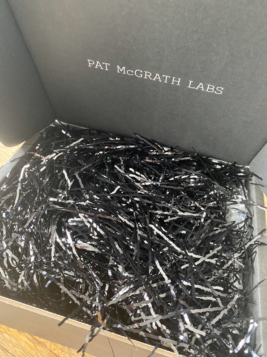emi_lgr's tweet photo. @patmcgrathreal I love your products, but what is with all this PLASTIC confetti! Sustainability aside, this doesn’t add to your aesthetic and it gets everywhere! 💀 https://t.co/qTZGeaLrws