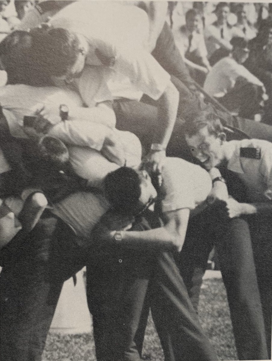 AToastToTheHost's tweet image. Gonna tell my kids this is how it’s supposed to be... #RunLikeHell