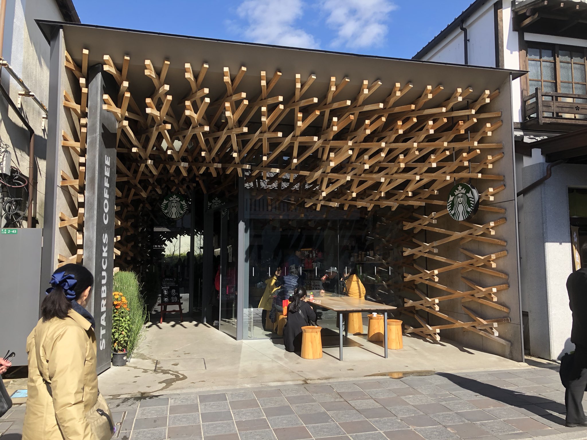 葉月七夜 スタバ太宰府天満宮表参道店 全国で14店舗だというコンセプトストアのひとつです お洒落 T Co Ihcaqvohro Twitter
