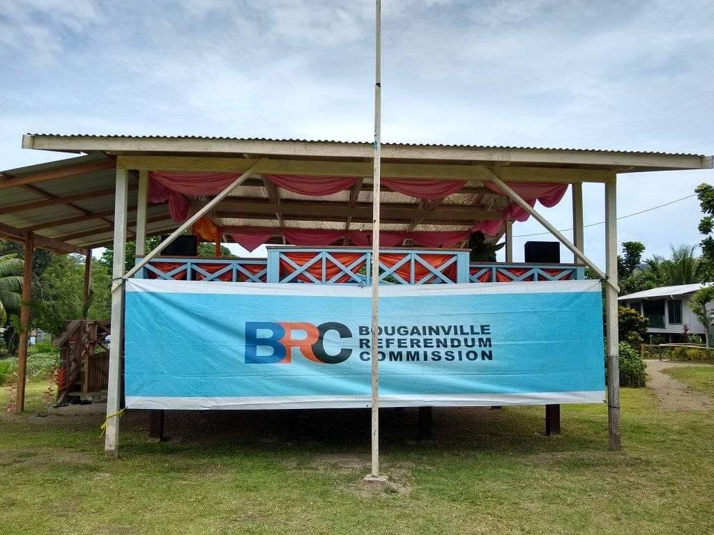 burebasgal's tweet photo. Historical referendum vote in #Bougainville starts on Sat 23 Nov and ends on 07 Dec. 206,103 voters will vote on 2 questions #GreaterAutonomy or #Independence from #PNG. Excited to be in Buka to cover the vote! Photo from the BRC FB page @ForumSEC @PACNEWS1 https://t.co/40yEuswHtc