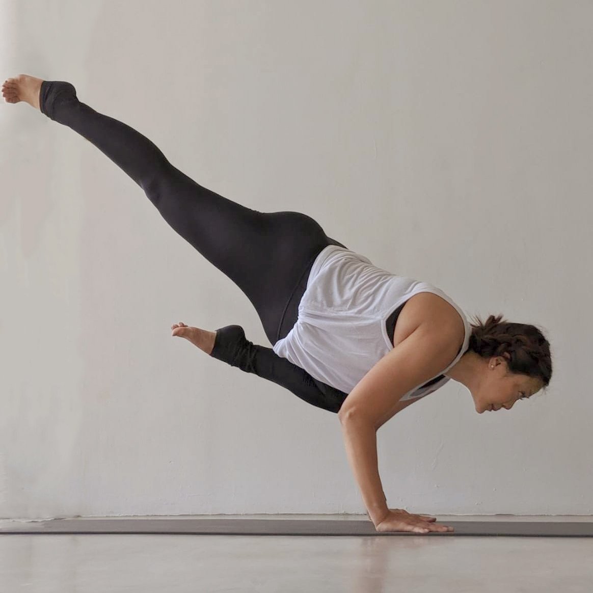 Side Crow and Side Crane Pose: How to Practice Parsva Bakasana