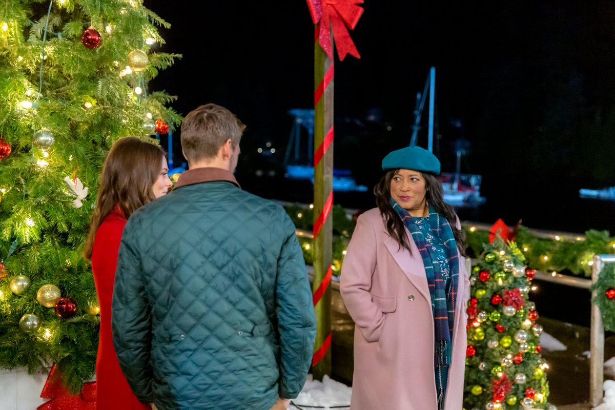 LollyChristmas's tweet photo. @hallmarkmovie @AshleyMGreene @AWALK35 @JackeeHarry Here are some great photos from @HallmarkMovie's #ChristmasOnMyMind featuring Ashley Greene, Andrew Walker, Jackée Harry, Donna Benedicto &amp; @DebsHoward! ✨#StayMerry https://t.co/BhHY3zCFwE