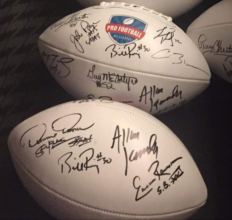 philpauleo's tweet photo. With the #GBvsSF NFL game coming to #SiliconValley in a few days (right after #Dreamforce, whew!) I'm highlighting this Apttus #DF19 event signed swag for being timely, fun and/or collectible. #swagforce @sendosohq https://t.co/jvILBSOFUf