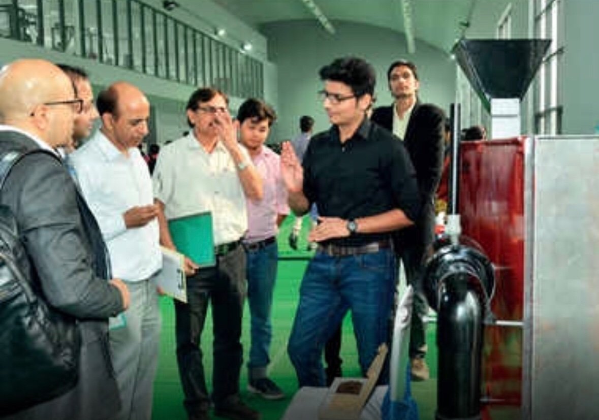 bennettuniv's tweet photo. @bennettuniv’s 2nd Annual #EngineeringProjectShowcase gets coverage on the national newspaper #TimesofIndia. Highlights of the coverage was the Torrefaction Reactor- Project by the Mechanical Engineering Department. Read full story here:
https://t.co/4u6oWGQpVl https://t.co/l17vYLdn2H